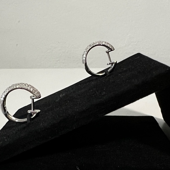 New Effy 14k White Gold .875 Carat Diamond Pave Huggies Earrings - Picture 3 of 6